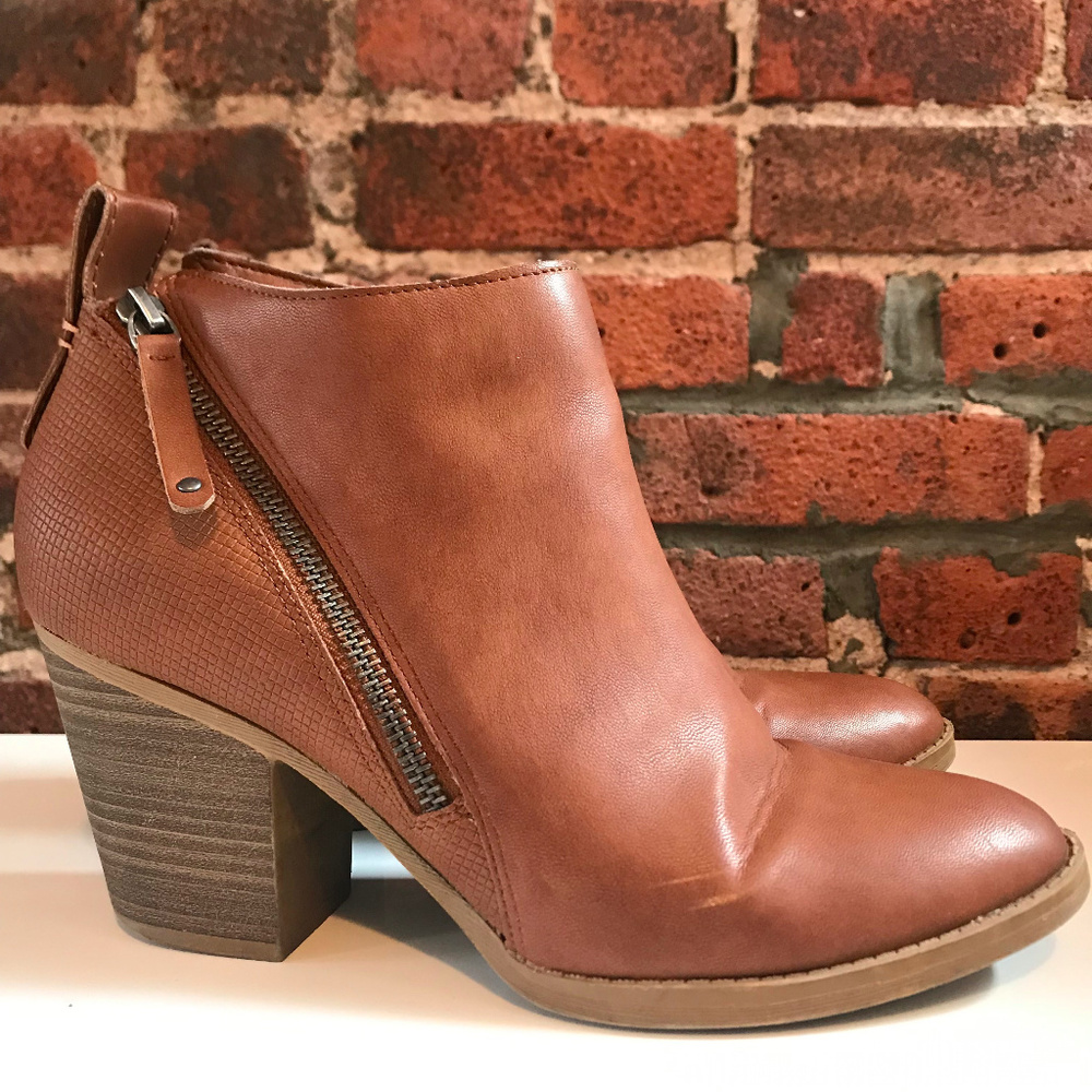 DOLCE VITA WOMEN’S BROWN DOUBLE ZIPPER ANKLE BOOT